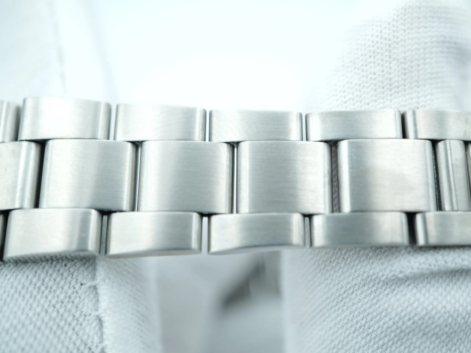 Rolex Oyster Perpetual Date 34 mm / Silver – Oyster – Image 8