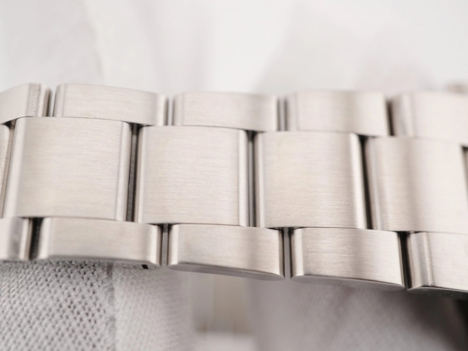 Rolex Oyster Perpetual 39 mm / Dark Rhodium – Oyster – Image 6