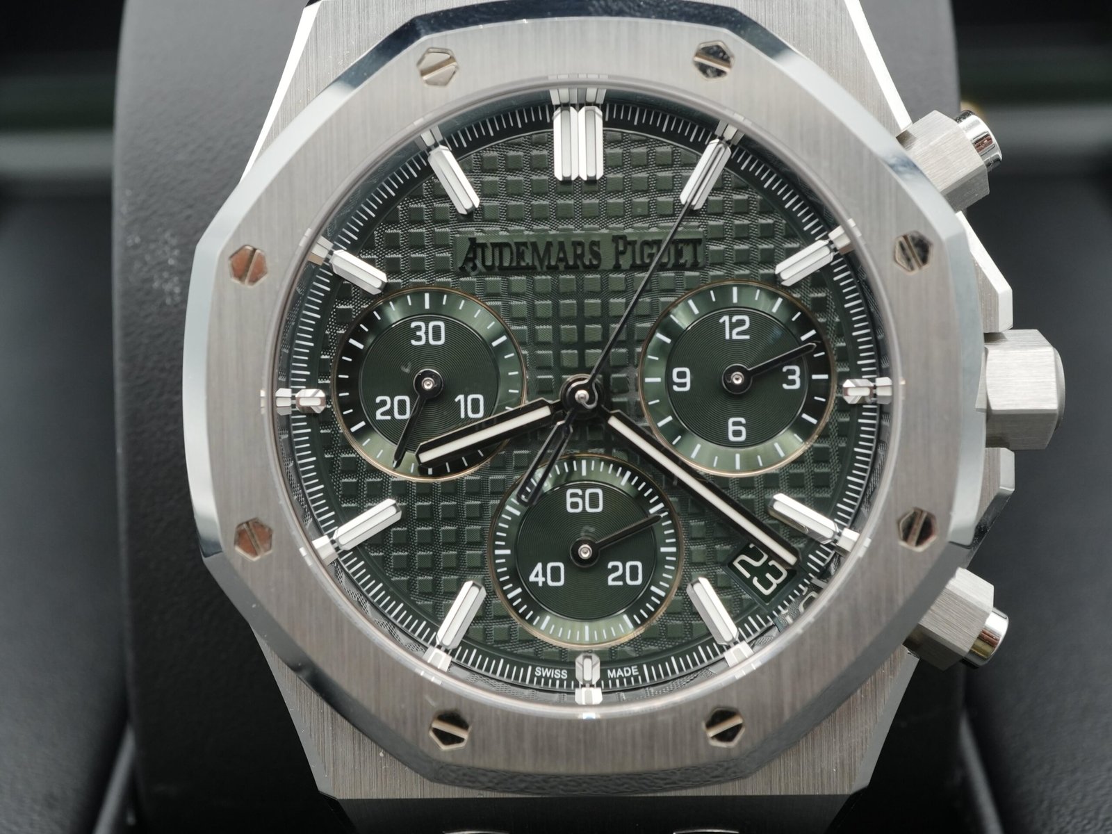 Audemars Piguet Royal Oak 41 mm / 50th Anniversary Green – Image 3