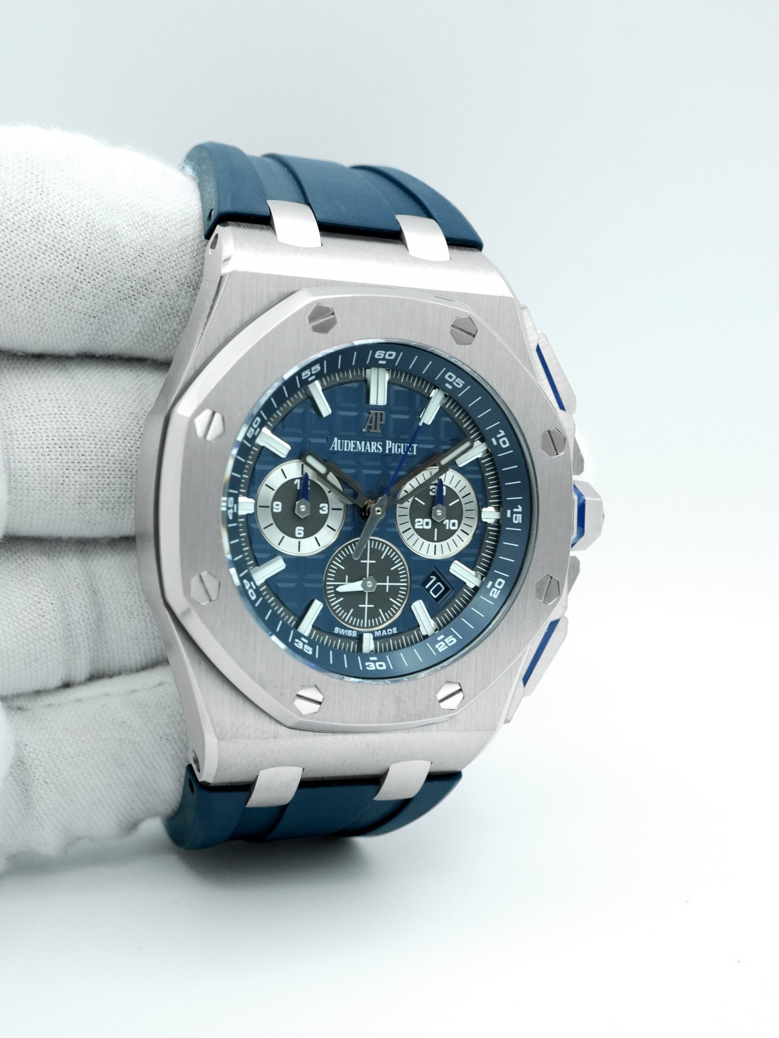 Audemars Piguet Royal Oak Offshore 42 mm / Titanium Blue – Image 4