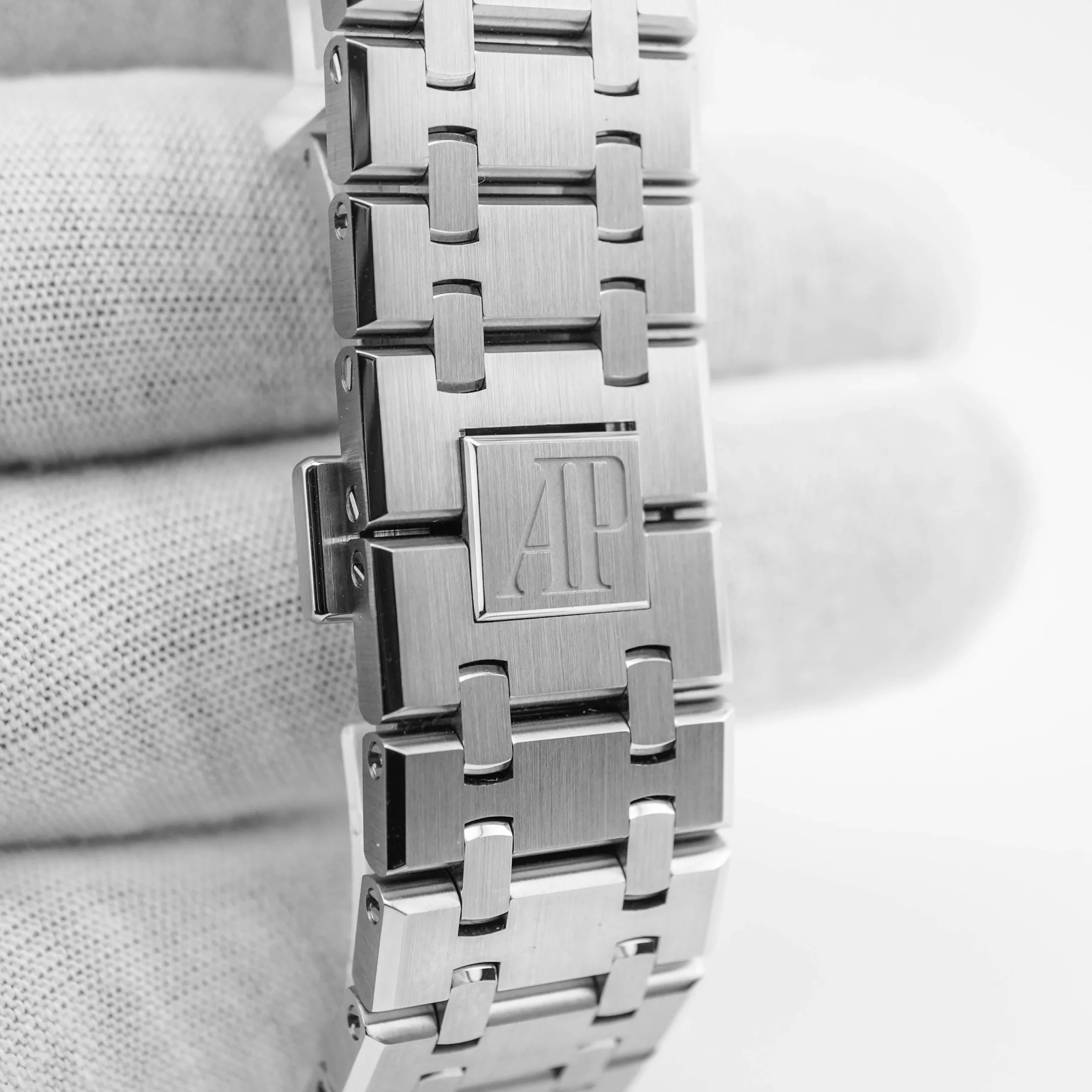 Audemars Piguet Royal Oak 41 mm / White Dial – Image 5