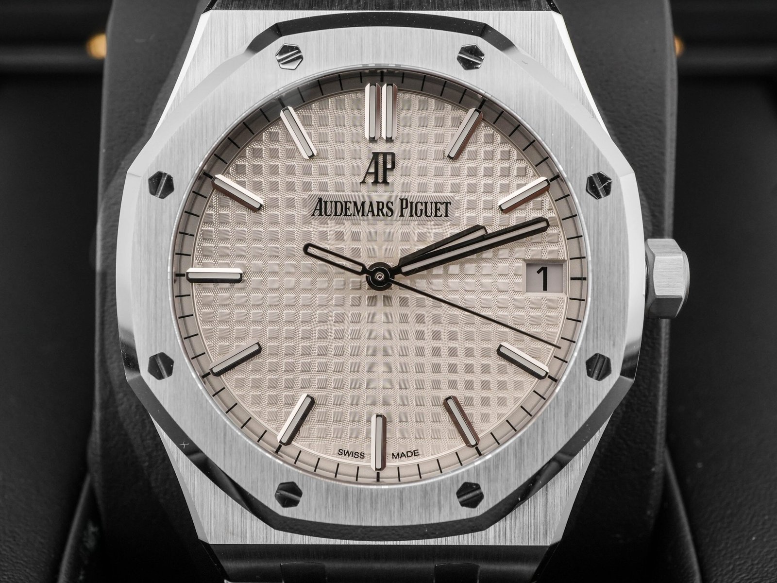 Audemars Piguet Royal Oak 41 mm / White Dial – Image 3